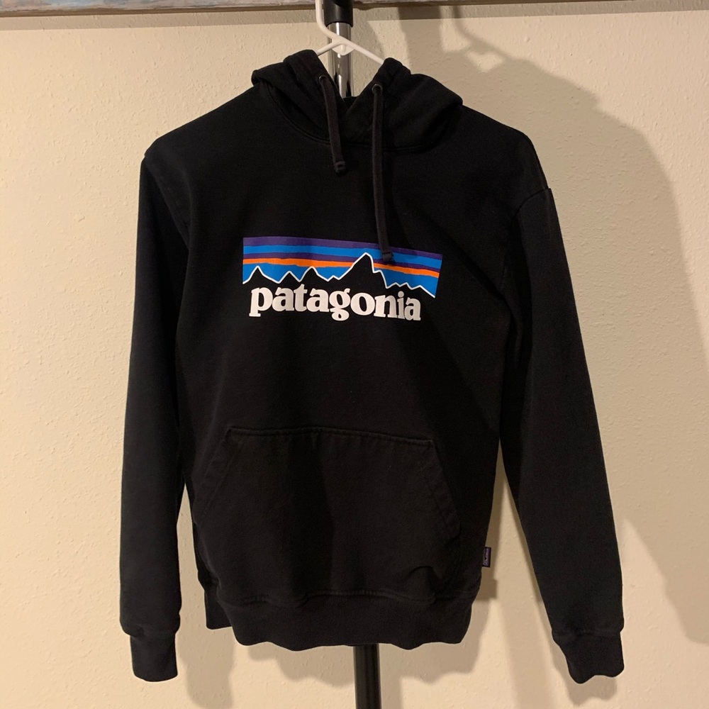 Men’s Patagonia black logo hoodie size small